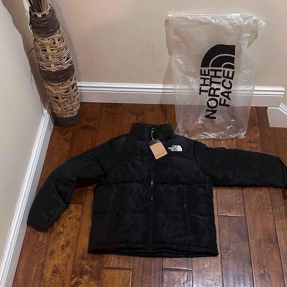 The North Face 1996 Black Retro Nuptse 700